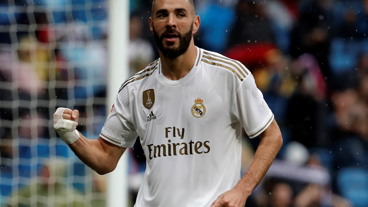 Benzema celebra un gol con el Real Madrid