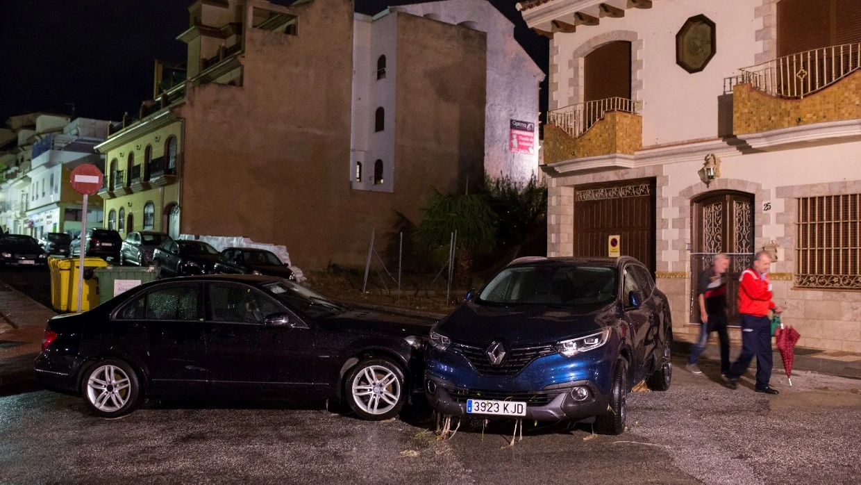 Coches arrastrados en Alhaurín El Grande