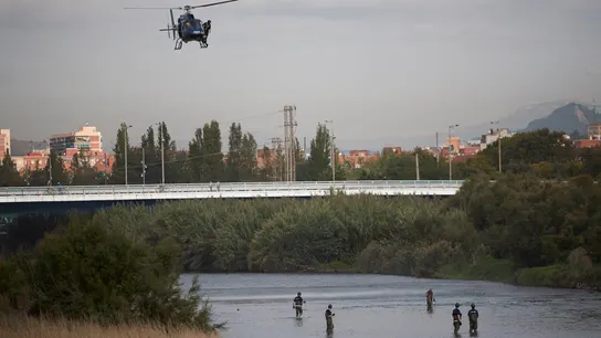 Dispositivo de búsqueda del bebé arrojado al río Besòs Dispositivo de búsqueda del bebé arrojado al río Besòs