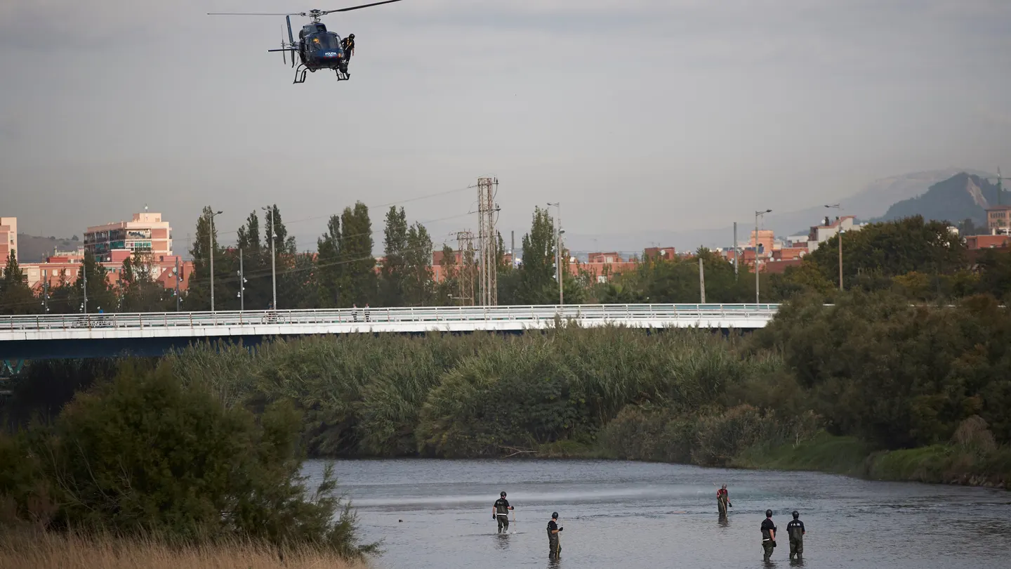 Dispositivo de búsqueda del bebé arrojado al río Besòs Dispositivo de búsqueda del bebé arrojado al río Besòs
