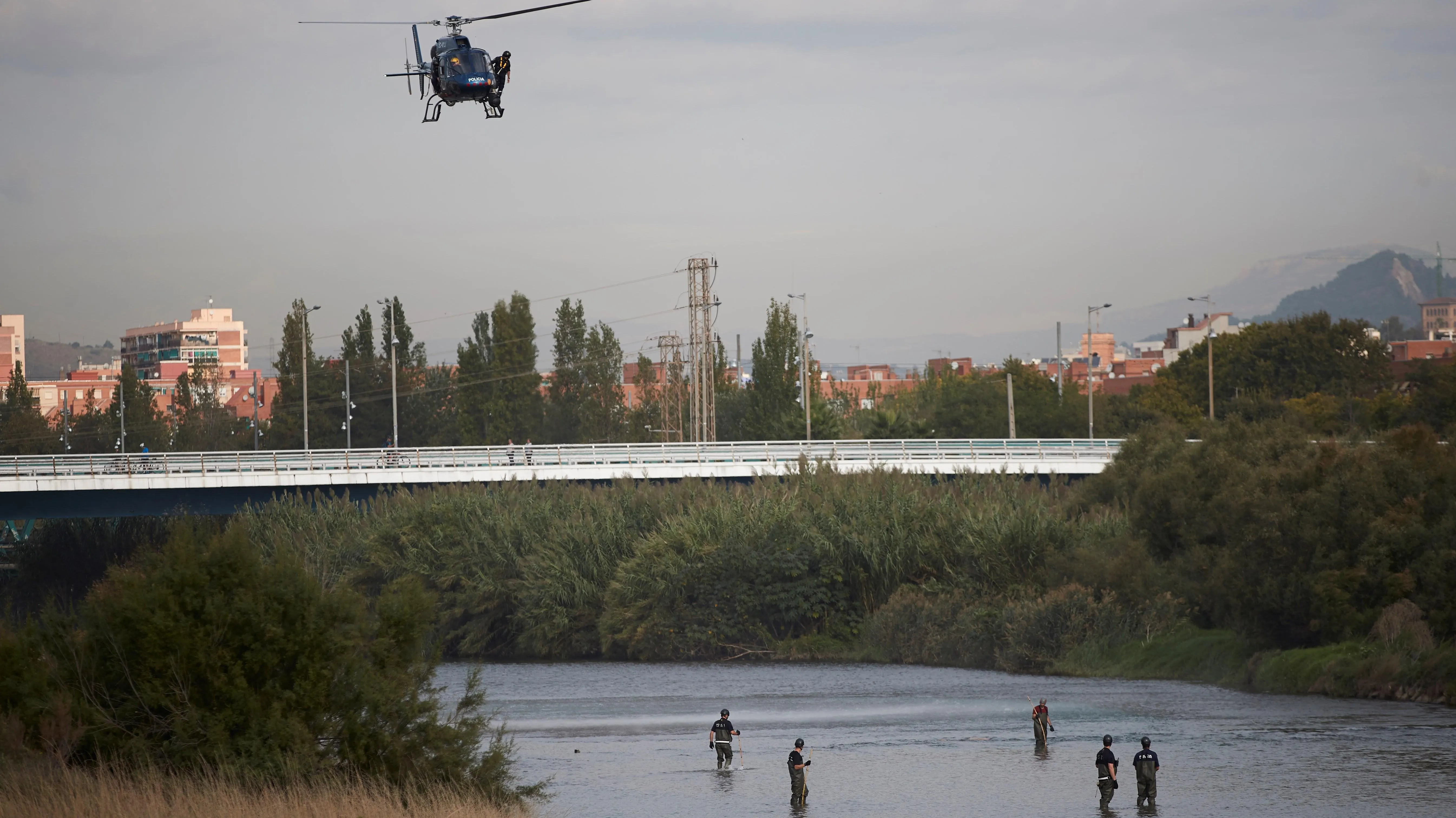 Dispositivo de búsqueda del bebé arrojado al río Besòs