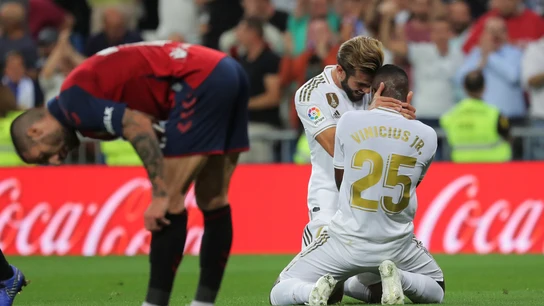 Nacho celebra con Vinicius el gol del brasileño ante Osasuna Nacho celebra con Vinicius el gol del brasileño ante Osasuna