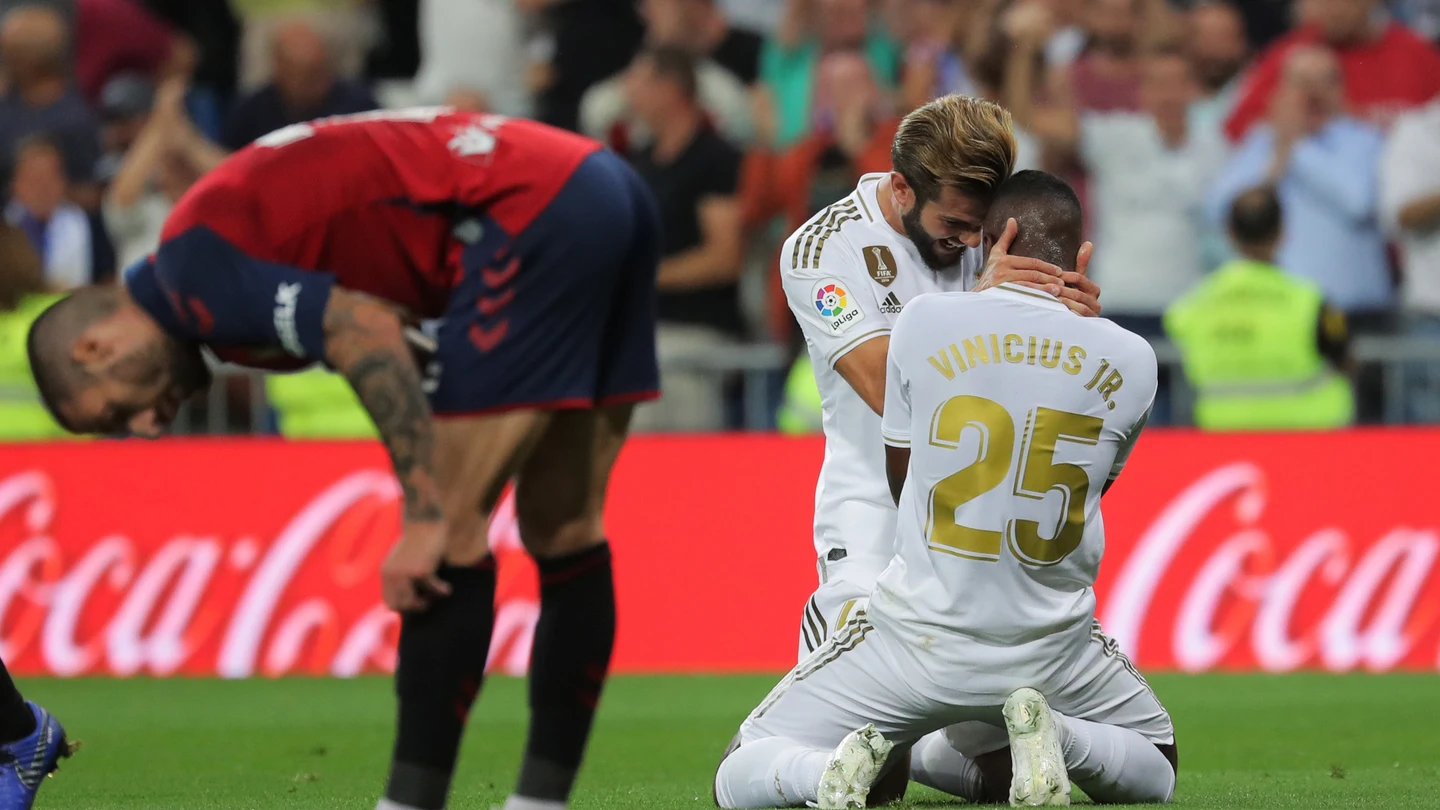 Nacho celebra con Vinicius el gol del brasileño ante Osasuna Nacho celebra con Vinicius el gol del brasileño ante Osasuna