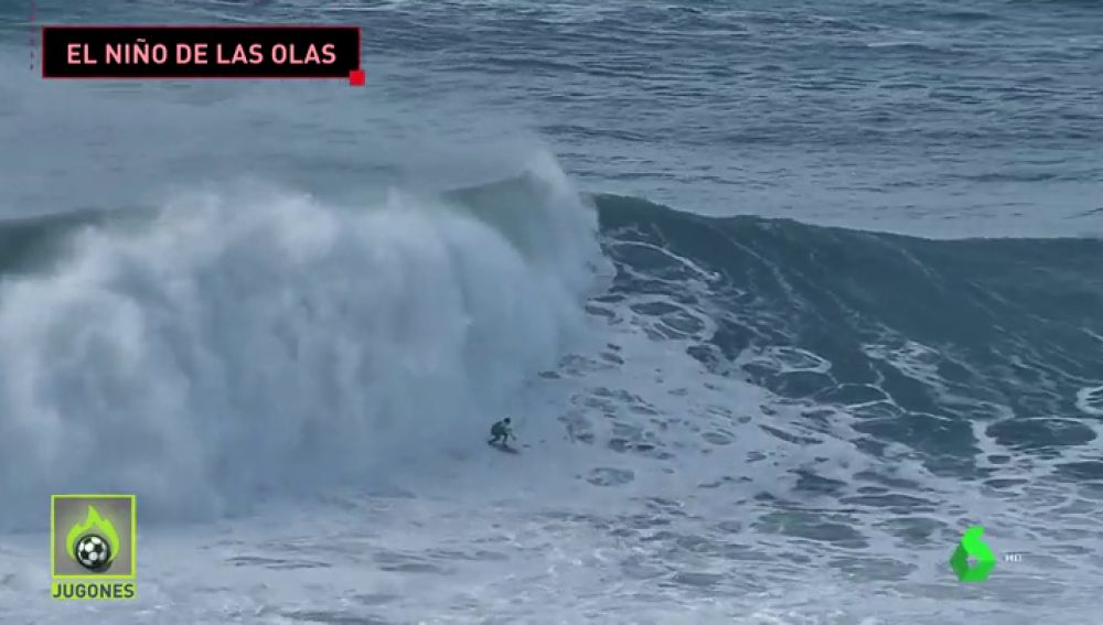 El Nino Que Reta A Las Olas Gigantes De Nazare Asi Surfea Tony Laureano A Sus 17 Anos