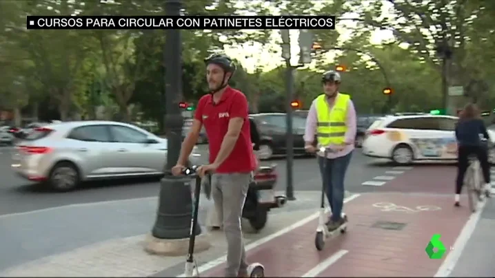 Cursos gratuitos en autoescuelas para aprender a conducir los patinetes eléctricos