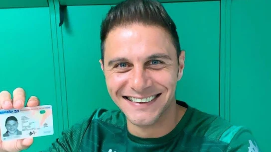 El divertido cruce de tuits entre el Betis y Joaquin por su edad  El divertido cruce de tuits entre el Betis y Joaquin por su edad