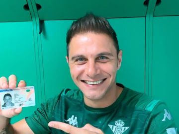 El divertido cruce de tuits entre el Betis y Joaquin por su edad El divertido cruce de tuits entre el Betis y Joaquin por su edad