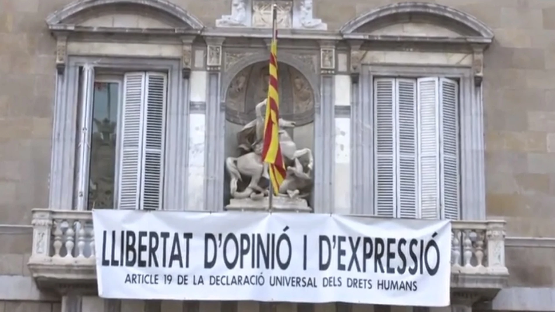 Imagen de la pancarta colocada en la Generalitat "por la libertad de expresión"