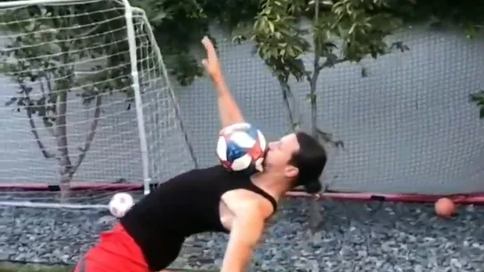 Ibrahimovic crea el 'Matrix Challenge', el reto viral que no pararás de ver Ibrahimovic crea el 'Matrix Challenge', el reto viral que no pararás de ver