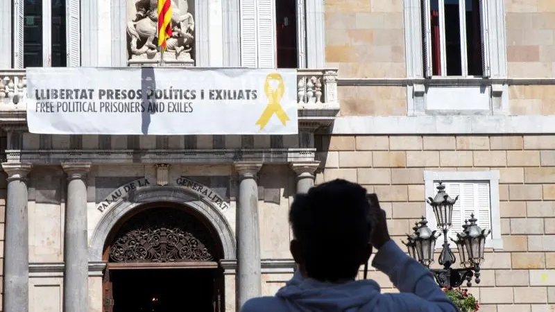 Imagen del balcón del Palau de la Generalitat con la pancarta