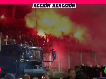 La contundente respuesta de la Policía al infierno de bengalas de los ultras La contundente respuesta de la Policía al infierno de bengalas de los ultras