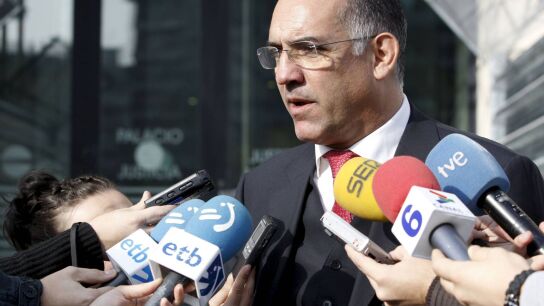 Miguel Alonso Belza atiende a los medios en 2008