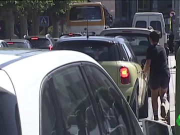 Lugo permitirá aparcar 10 minutos en doble fila para recoger a los niños del colegio Lugo permitirá aparcar 10 minutos en doble fila para recoger a los niños del colegio