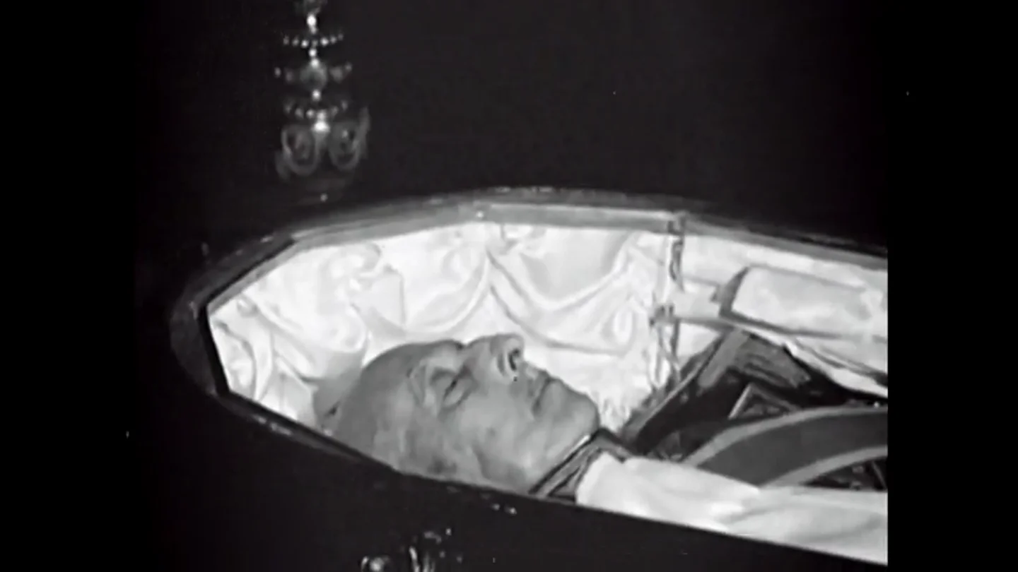 El NODO de la exhumación de Franco: "Españoles, cómo habéis permitido esto" El NODO de la exhumación de Franco: "Españoles, cómo habéis permitido esto"
