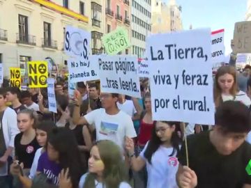Huelga por el clima: los estudiantes, en lucha para evitar la muerte del planeta Huelga por el clima: los estudiantes, en lucha para evitar la muerte del planeta