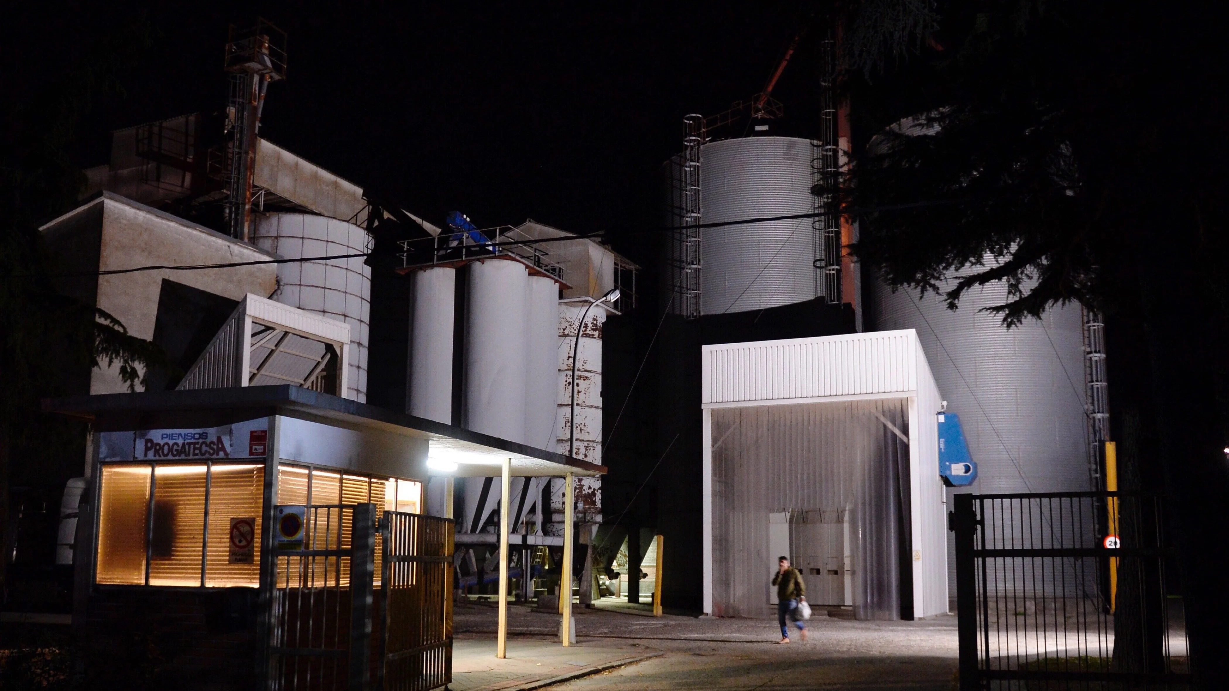 La empresa de piensos situada en el Camino Viejo de Simancas La empresa de piensos situada en el Camino Viejo de Simancas