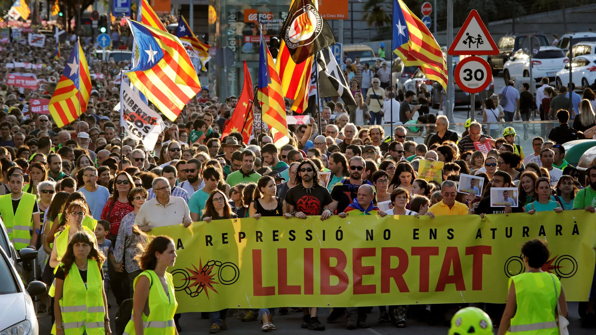 Manifestación en apoyo a los CDR en Sabadell