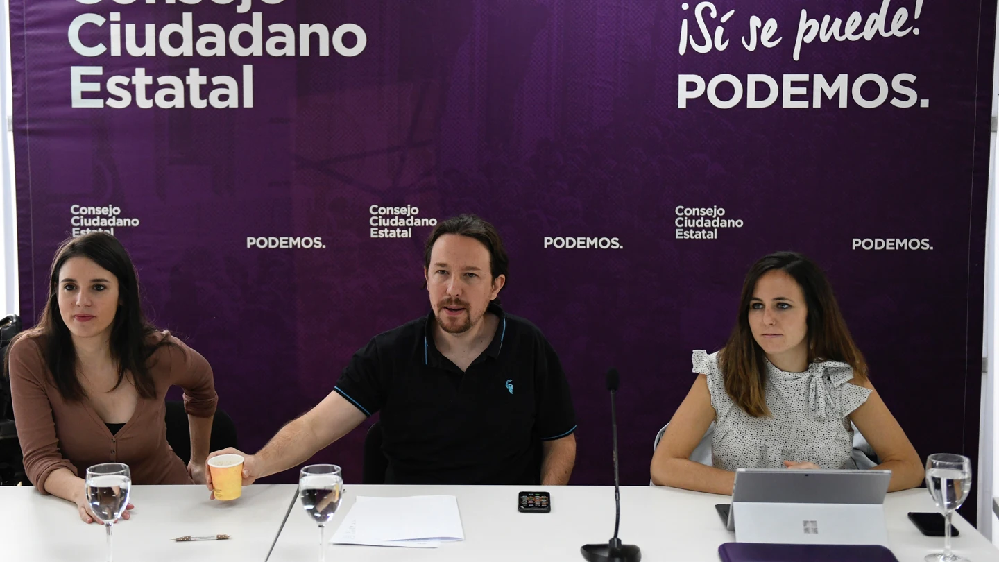 El secretario general de Podemos, Pablo Iglesias, la portavoz parlamentaria, Irene Montero (i), y la portavoz del partido, Noelia Vera El secretario general de Podemos, Pablo Iglesias, la portavoz parlamentaria, Irene Montero (i), y la portavoz del partido, Noelia Vera