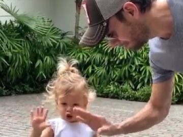 Imagen del vídeo de Enrique Iglesias bailando con su hija Lucy Imagen del vídeo de Enrique Iglesias bailando con su hija Lucy