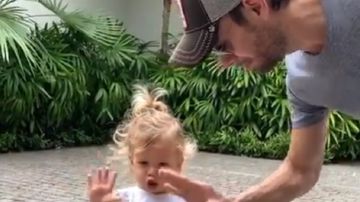 Imagen del vídeo de Enrique Iglesias bailando con su hija Lucy