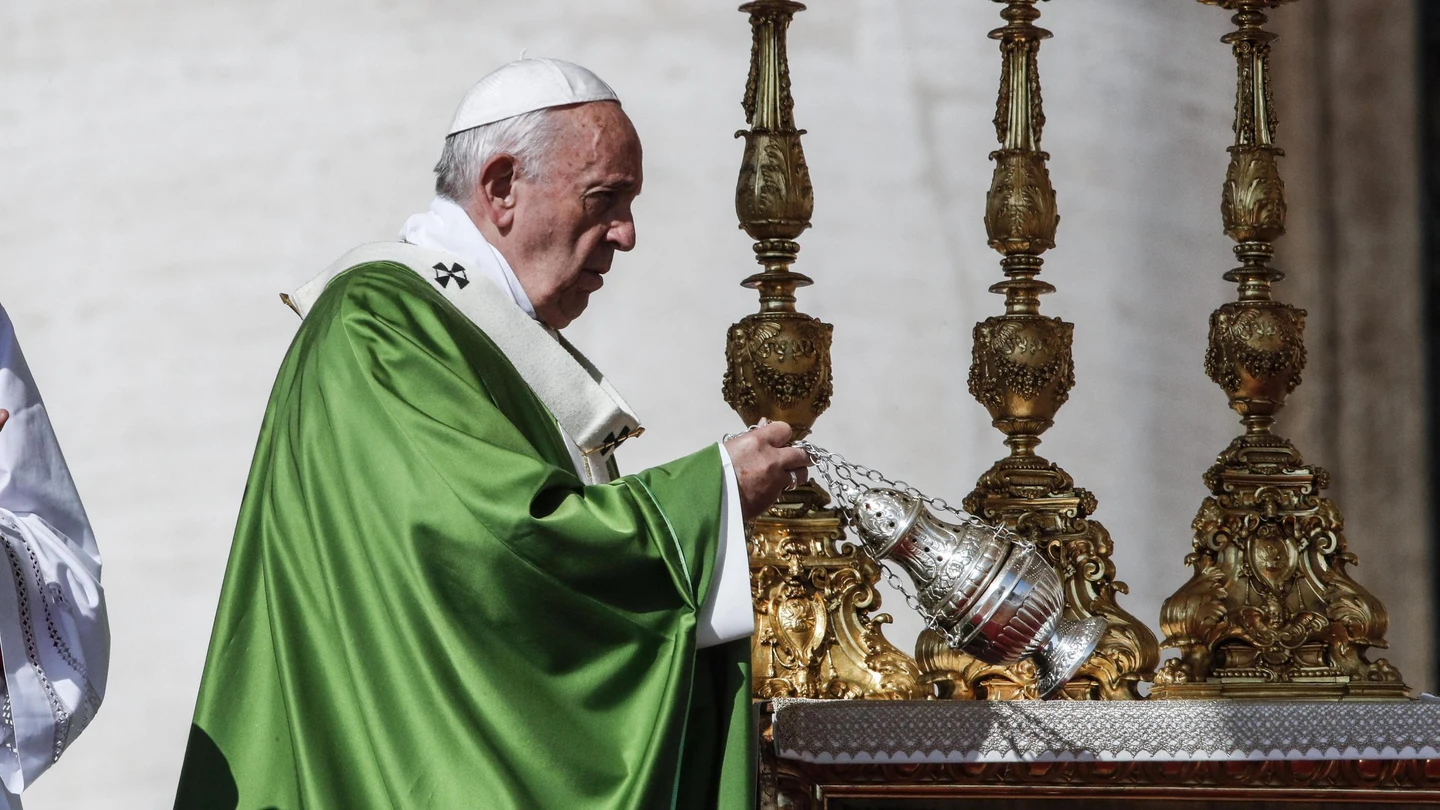 El papa pide recuperar la humanidad en la Jornada del Migrante. El papa pide recuperar la humanidad en la Jornada del Migrante.