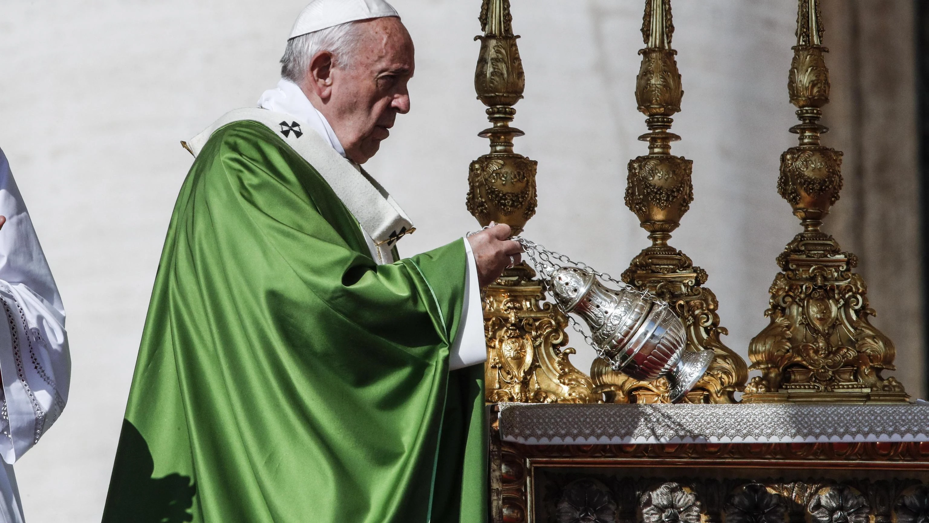 El papa pide recuperar la humanidad en la Jornada del Migrante.