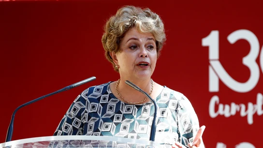 La expresidenta de Brasil, Dilma Rousseff, durante su intervención en un acto de apoyo a Lula da Silva en el 130 aniversario del sindicato UGT. La expresidenta de Brasil, Dilma Rousseff, durante su intervención en un acto de apoyo a Lula da Silva en el 130 aniversario del sindicato UGT.