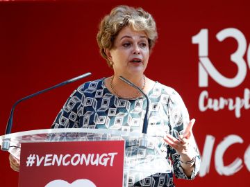 La expresidenta de Brasil, Dilma Rousseff, durante su intervención en un acto de apoyo a Lula da Silva en el 130 aniversario del sindicato UGT. La expresidenta de Brasil, Dilma Rousseff, durante su intervención en un acto de apoyo a Lula da Silva en el 130 aniversario del sindicato UGT.