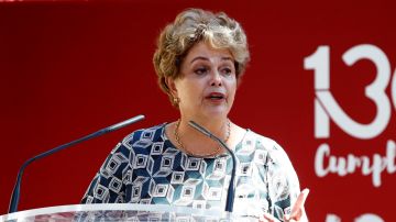 La expresidenta de Brasil, Dilma Rousseff, durante su intervención en un acto de apoyo a Lula da Silva en el 130 aniversario del sindicato UGT.