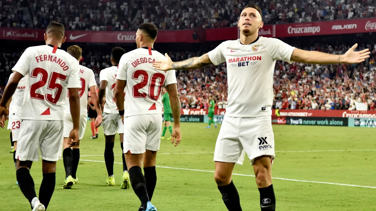 Ocampos celebra un gol con el Sevilla