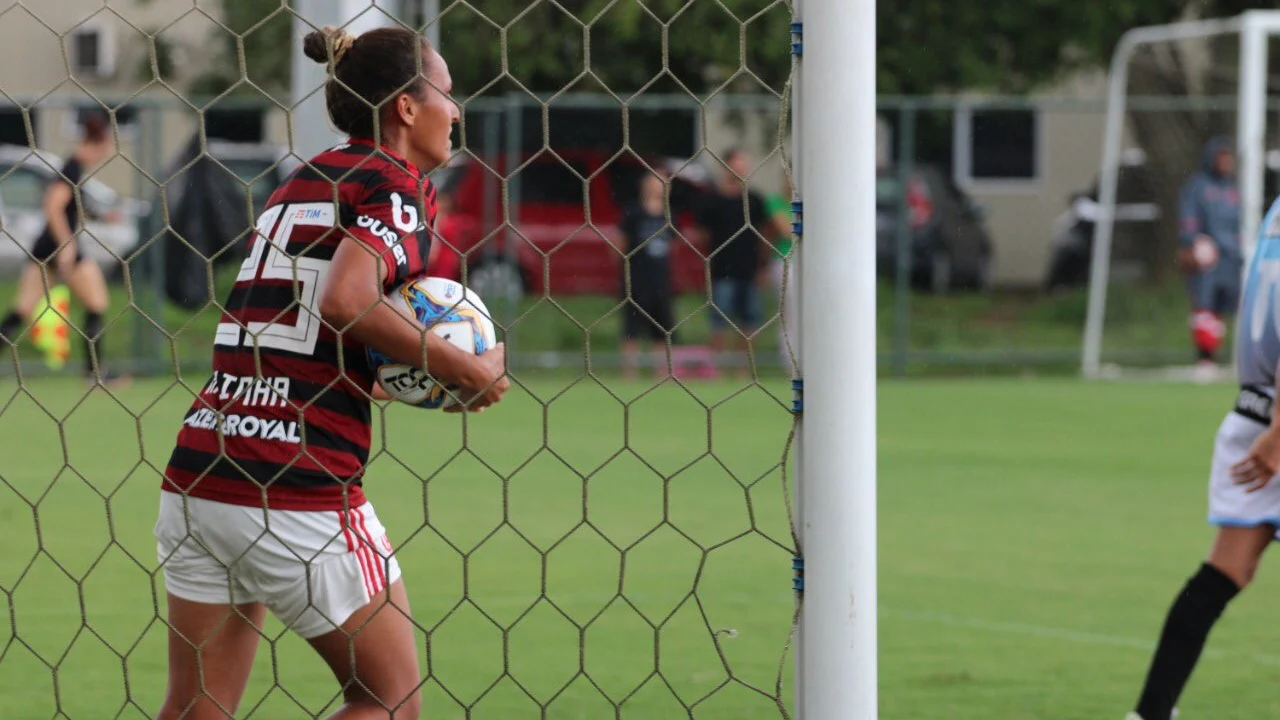 Una jugadora del Flamengo celebra un gol