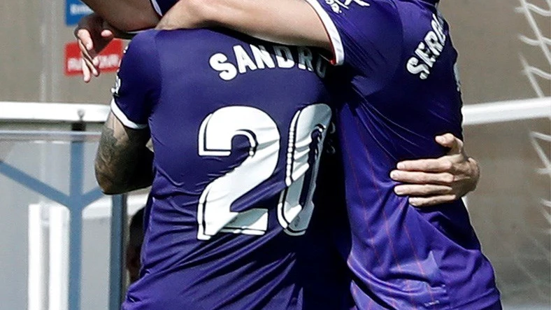 Míchel celebra un gol con el Valladolid