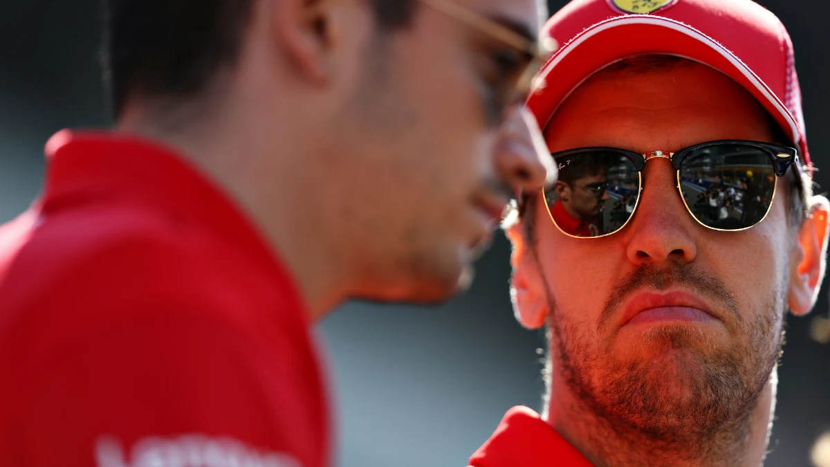 Vettel observa a Leclerc