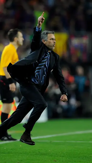 Mourinho celebra la victoria de su Inter contra el Barça en Champions Mourinho celebra la victoria de su Inter contra el Barça en Champions