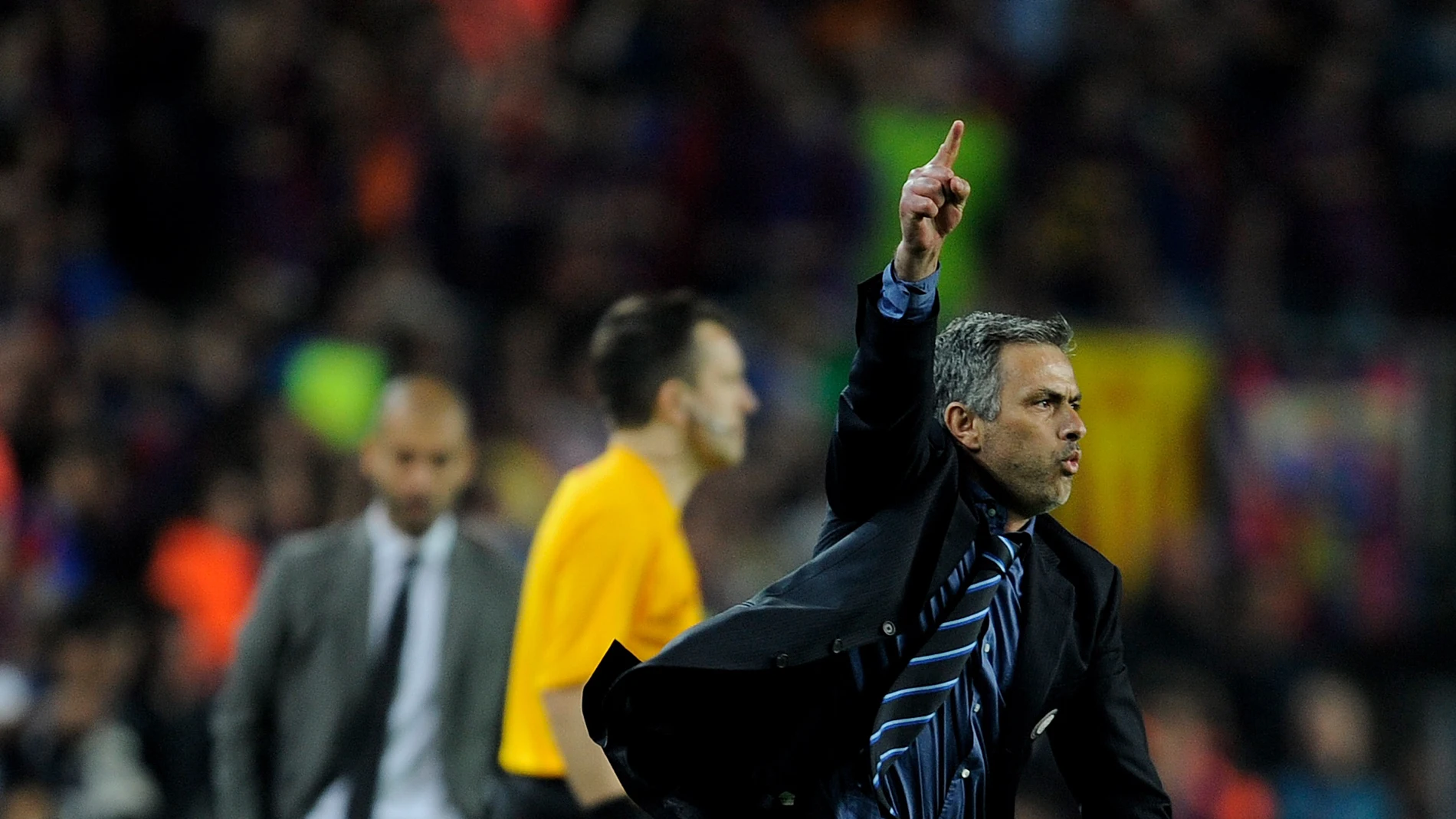 Mourinho celebra la victoria de su Inter contra el Barça en Champions