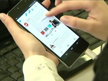Un teléfono móvil Un teléfono móvil