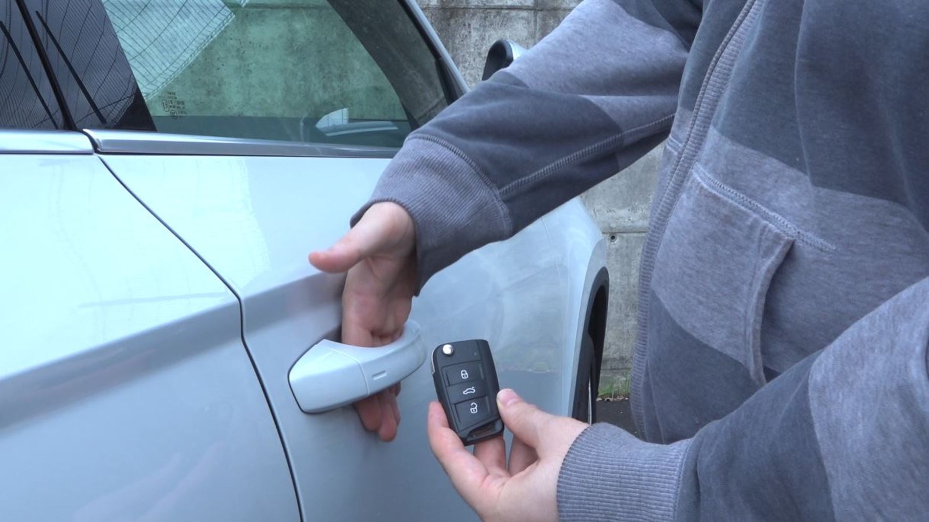 La funda de 12 euros que evitará que te roben el coche 6 Moncloa default Moncloa