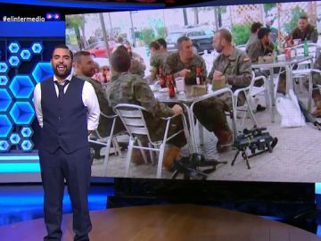 Dani Mateo 'destapa' el porqué de la foto de los militares bebiendo cerveza: "Practicaban una clásica maniobra española" Dani Mateo 'destapa' el porqué de la foto de los militares bebiendo cerveza: "Practicaban una clásica maniobra española"