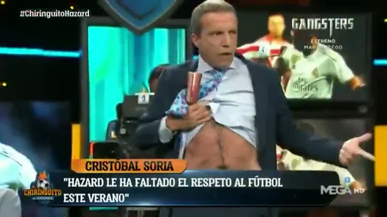 Cristóbal Soria compara su barriga con la de Hazard... ¡haciendo un 'striptease'! Cristóbal Soria compara su barriga con la de Hazard... ¡haciendo un 'striptease'!