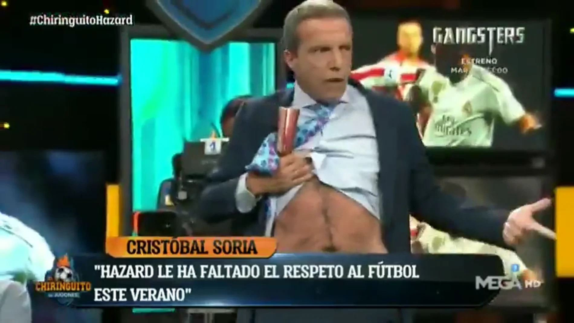 Cristóbal Soria compara su barriga con la de Hazard... ¡haciendo un 'striptease'!