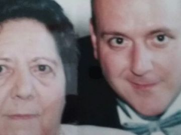 Benny Gómez junto a su madre Benny Gómez junto a su madre