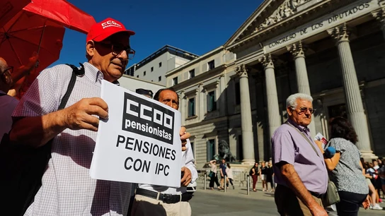 Concentración de pensionistas ante el Congreso Concentración de pensionistas ante el Congreso