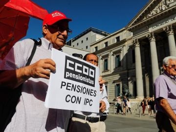 Concentración de pensionistas ante el Congreso Concentración de pensionistas ante el Congreso