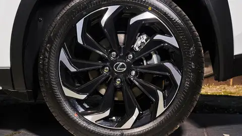 Lexus UX 250h Engawa Lexus UX 250h Engawa