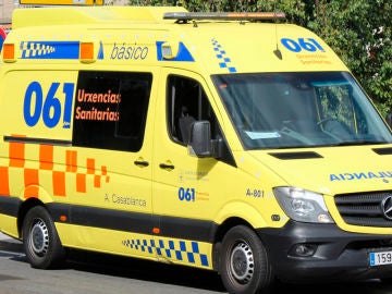 Imagen de archivo de una ambulancia en Galicia Imagen de archivo de una ambulancia en Galicia