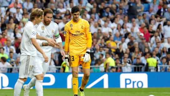 Courtois, cabizbajo tras recibir un gol del Brujas en Champions League. Courtois, cabizbajo tras recibir un gol del Brujas en Champions League.