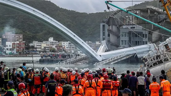 Derrumbe de un puente en Taiwán Derrumbe de un puente en Taiwán