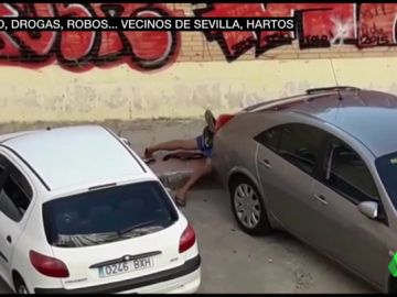 Sexo y drogas en la calle en La Macarena: los vecinos estallan por estas imágenes Sexo y drogas en la calle en La Macarena: los vecinos estallan por estas imágenes