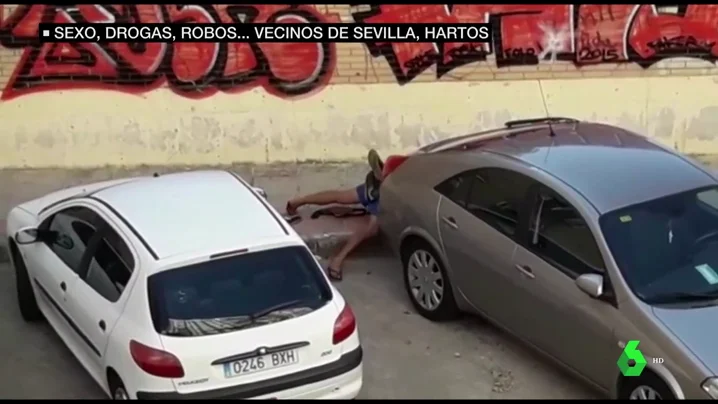 Sexo y drogas en la calle en La Macarena: los vecinos estallan por estas imágenes Sexo y drogas en la calle en La Macarena: los vecinos estallan por estas imágenes