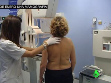 Hasta 350.000 mujeres esperan desde enero una mamografía: la detección precoz del cáncer de mama lleva 9 meses parada en Madrid Hasta 350.000 mujeres esperan desde enero una mamografía: la detección precoz del cáncer de mama lleva 9 meses parada en Madrid